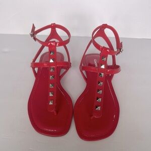 GIANNI BINI Janna Women's Red Lipstick Silver Studs Thong Strappy Sandals 6M NEW